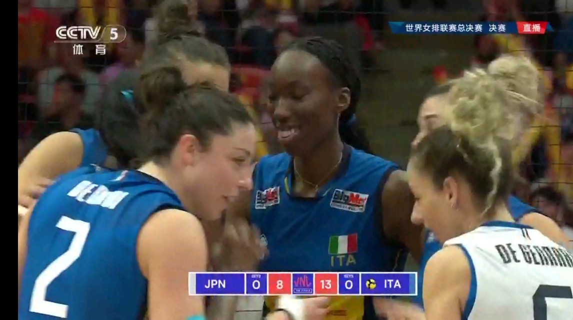 意大利队在比赛中以-艰难战胜日本队