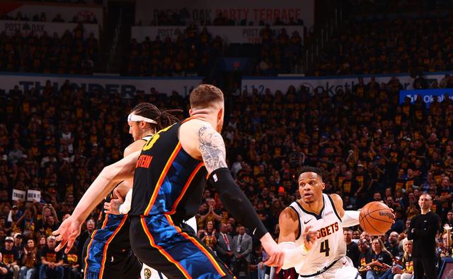 包含黄蜂绝杀时刻，勇士点燃赛场，威少迎来胜利！的词条