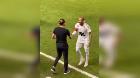 内马尔遭遇十二持续失利，FPX教练压力巨大！